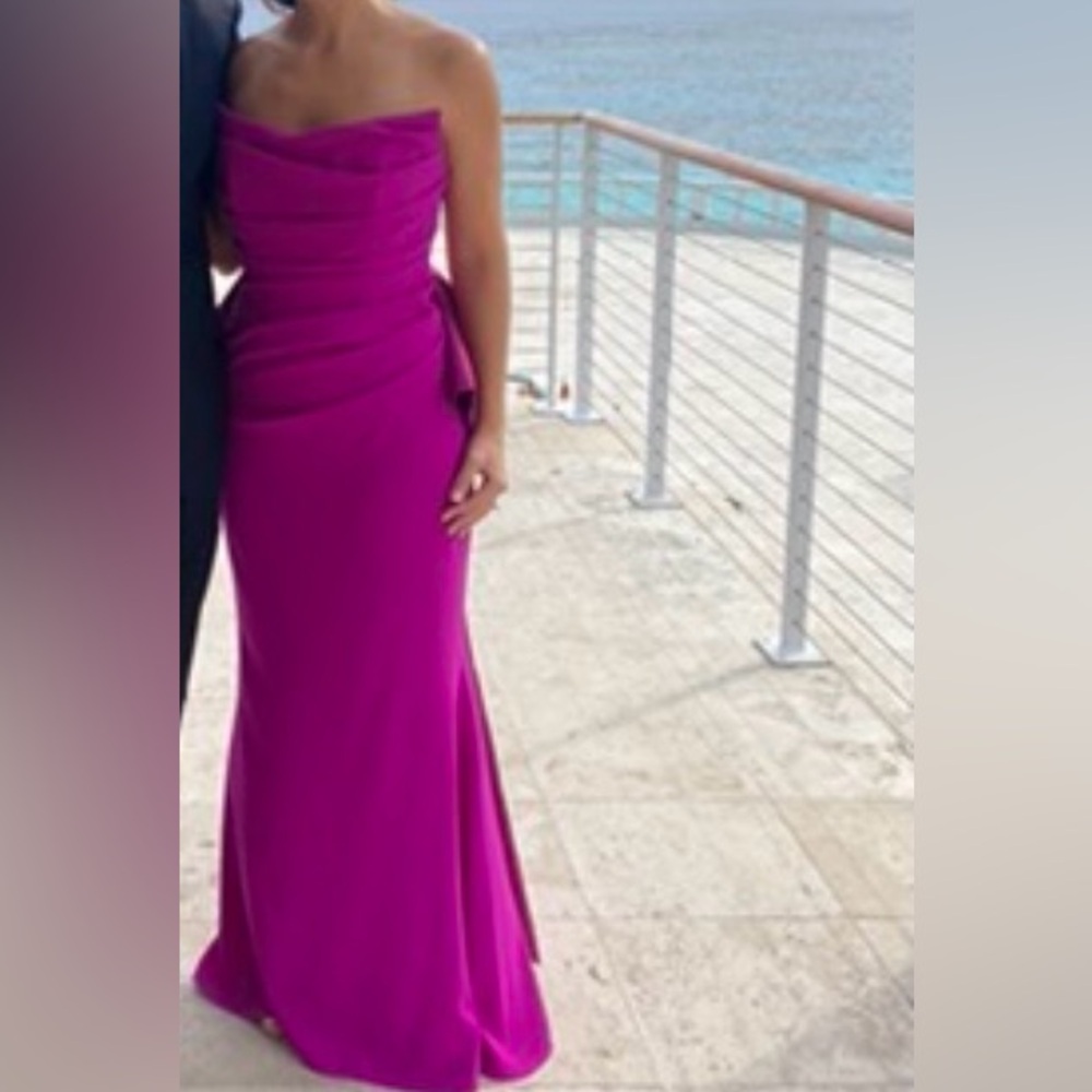 R2G gown with back bow